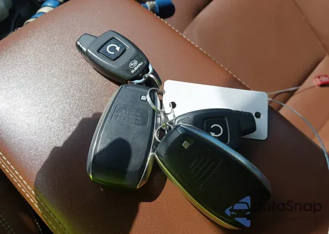 2019 Subaru Outback 3.6R Touring из США, поврежденный, VIN 4S4BSETC4K3243846